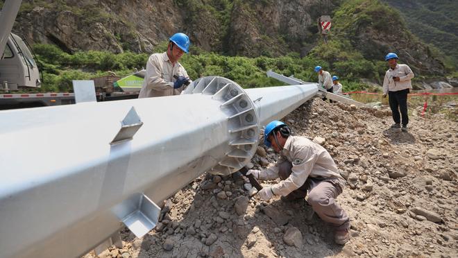 莱夫利谈防守锡安：他非常强壮 并且很擅长绕过防守人攻筐